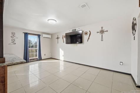 1037 County Road 7711 Devine TX 78016