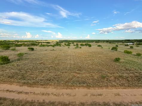 675 County Road 1629 Moore TX 78057
