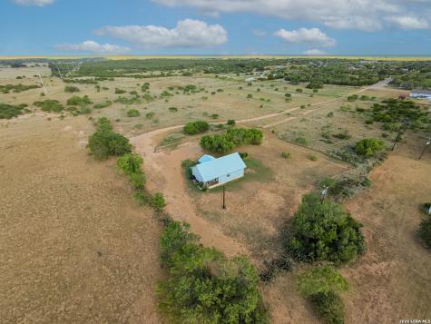 675 County Road 1629 Moore TX 78057