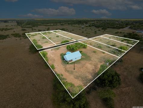 675 County Road 1629 Moore TX 78057