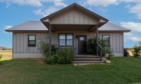 675 County Road 1629 Moore TX 78057