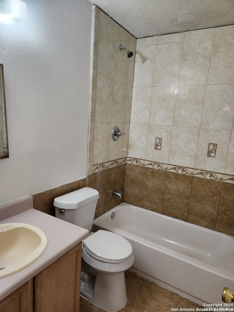 2117 Farmsville San Antonio TX 78245