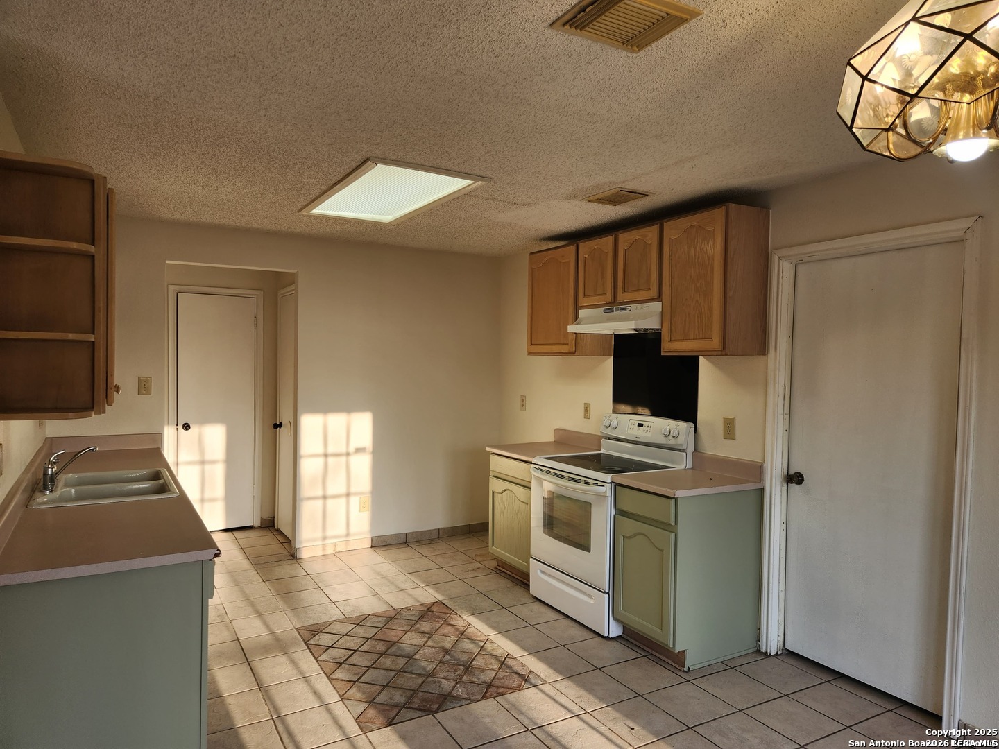 2117 Farmsville San Antonio TX 78245