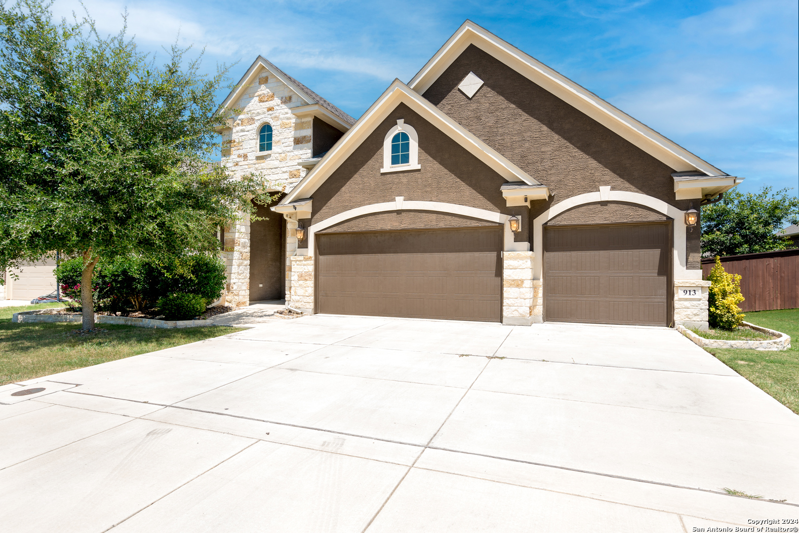 913 Calabria Cibolo TX 78108