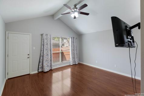 9520 Woodland Hills San Antonio TX 78250