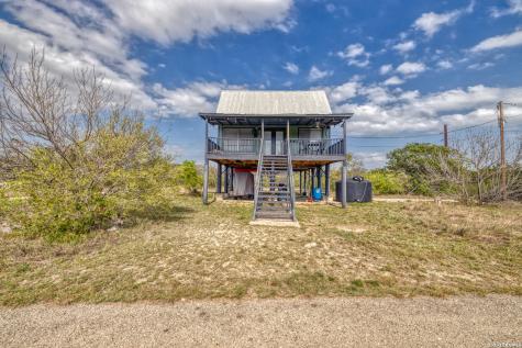 1974 Fm 1120 Leakey TX 78873