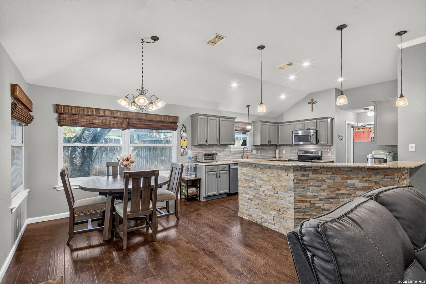 1009 Sandy Ridge Schertz TX 78154
