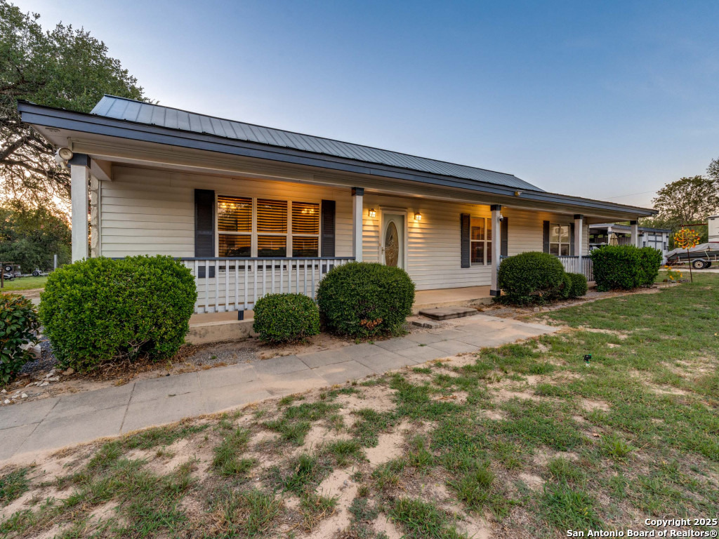 429 Ringaskiddy Floresville TX 78114