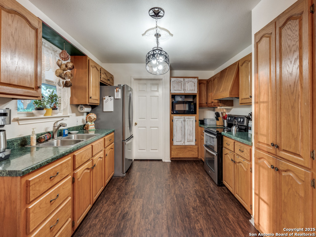 429 Ringaskiddy Floresville TX 78114