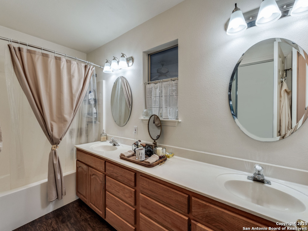 429 Ringaskiddy Floresville TX 78114