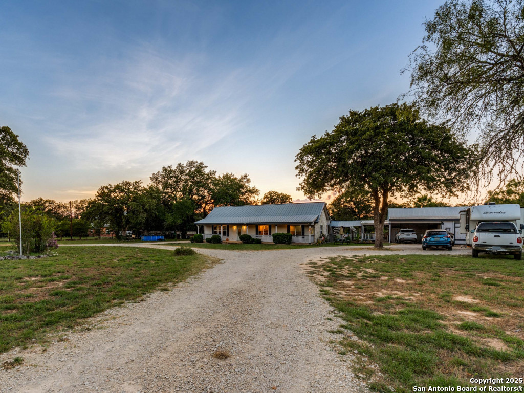 429 Ringaskiddy Floresville TX 78114