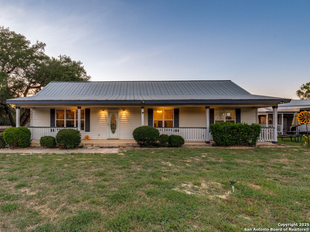 429 Ringaskiddy Floresville TX 78114