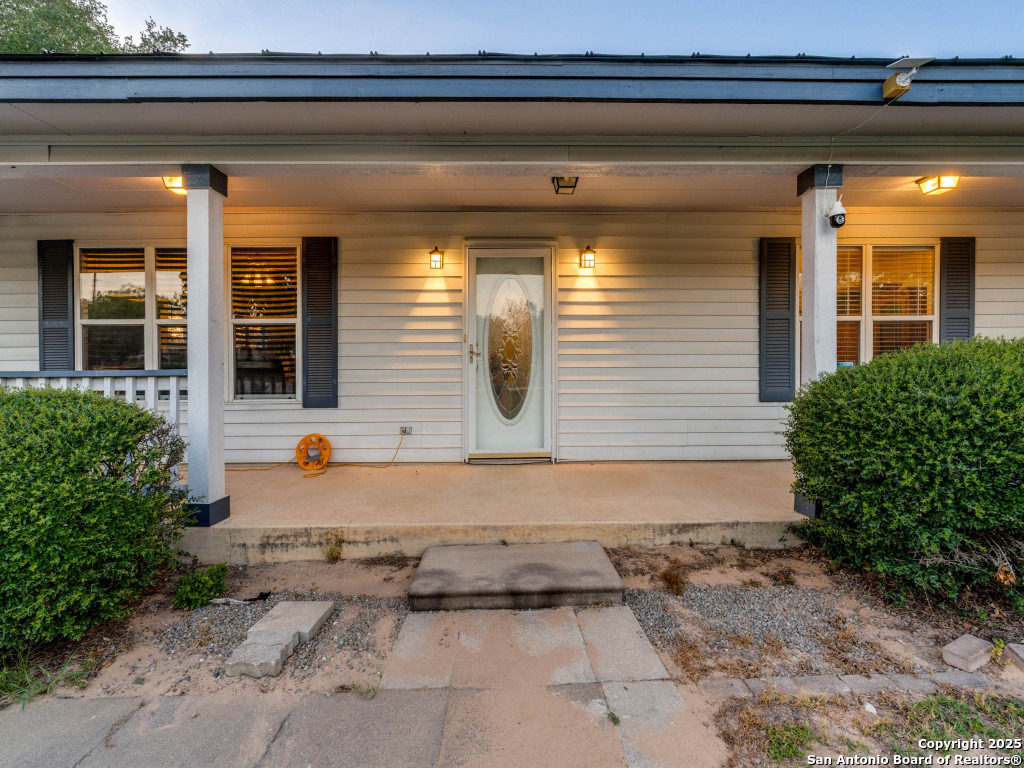 429 Ringaskiddy Floresville TX 78114