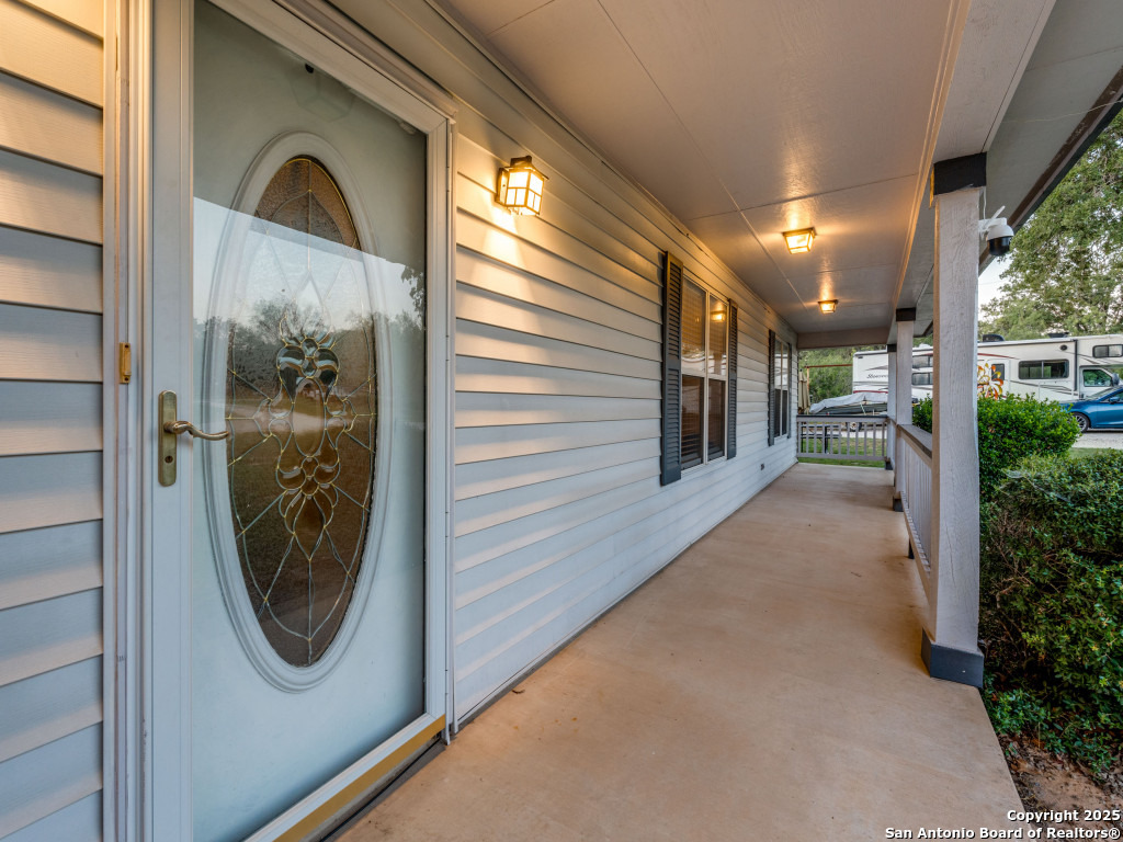 429 Ringaskiddy Floresville TX 78114