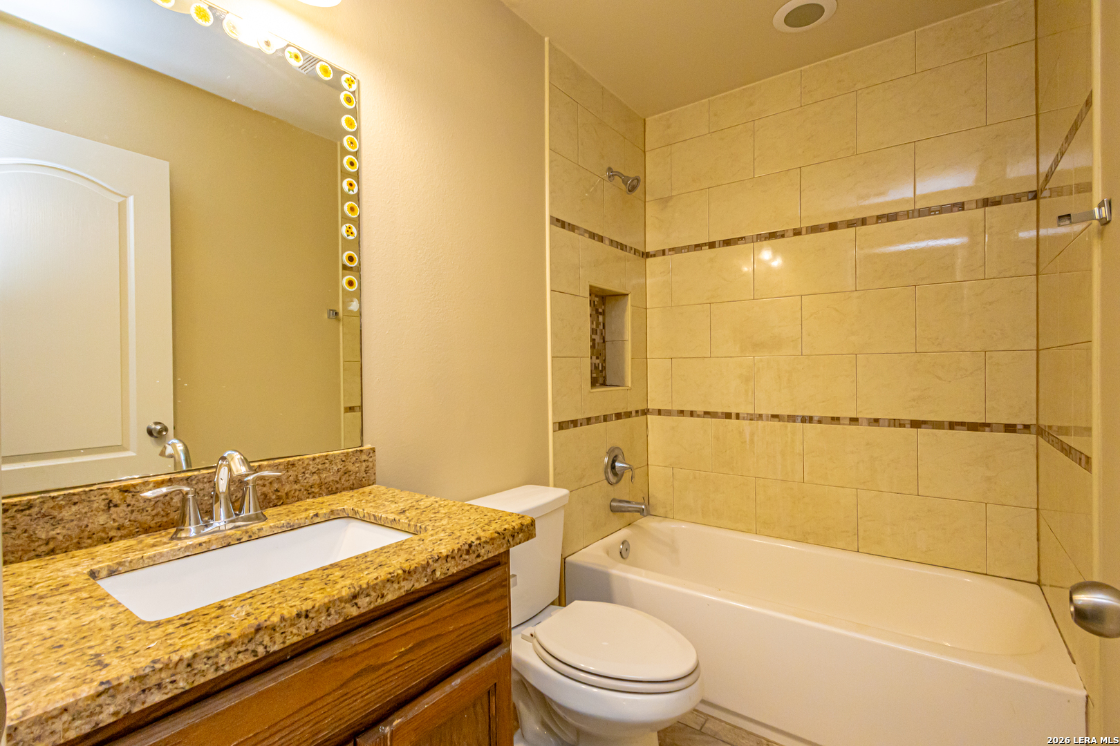 6015 Narciso Laredo TX 78046