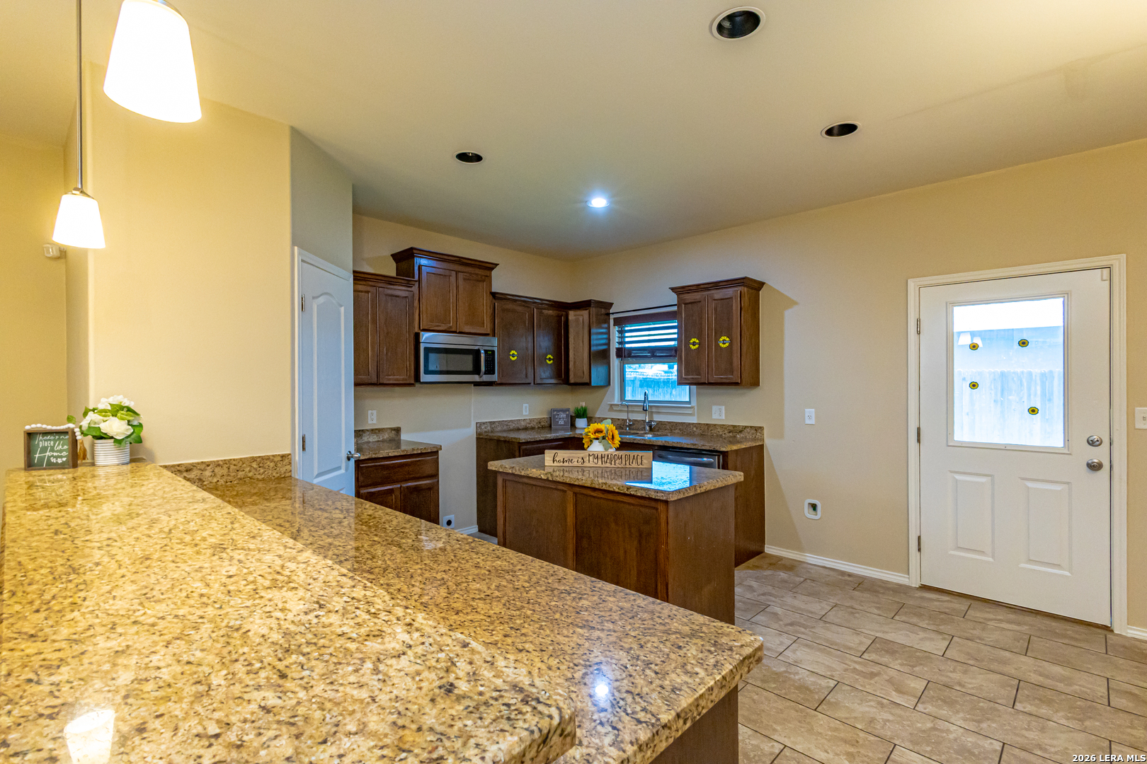 6015 Narciso Laredo TX 78046