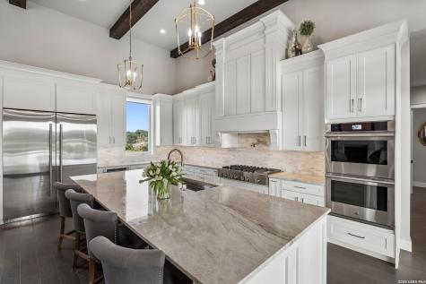 1051 N Cattlemans Crossing Drive Kerrville TX 78028
