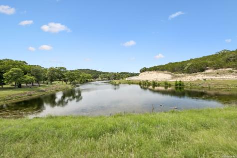 1051 N Cattlemans Crossing Drive Kerrville TX 78028