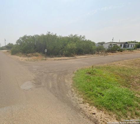 211 Hawk Street Zapata TX 78076