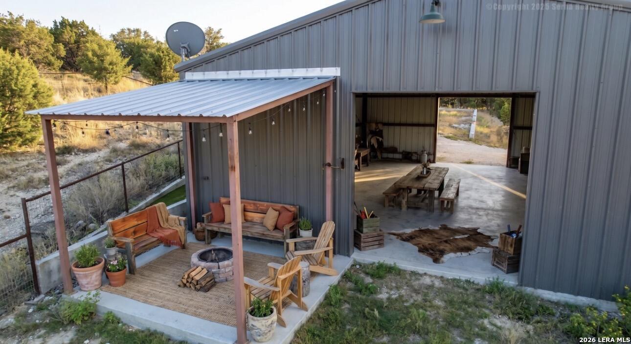 239 Flat Rock Creek Comfort TX 78013