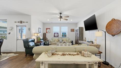 437 Signe Seguin TX 78155