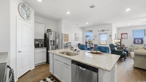 437 Signe Seguin TX 78155