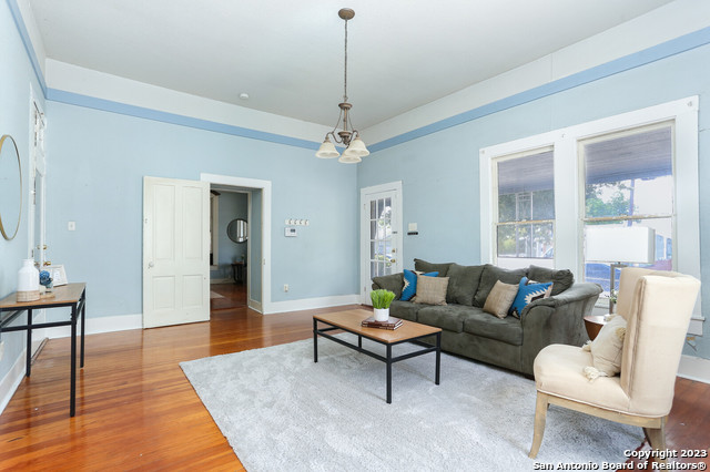 333 E French Place San Antonio TX 78212