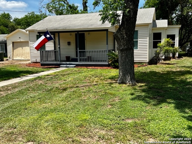 718 E Oak Street Uvalde TX 78801
