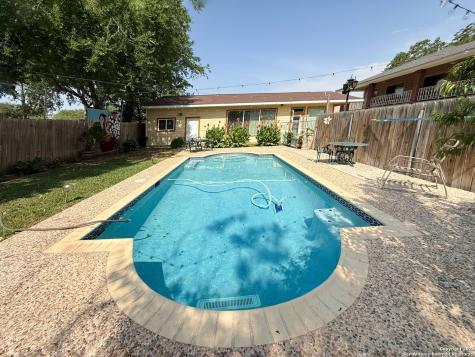 710 W Baetz Boulevard San Antonio TX 78221