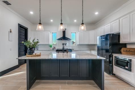 202 Venado Oaks Castroville TX 78009
