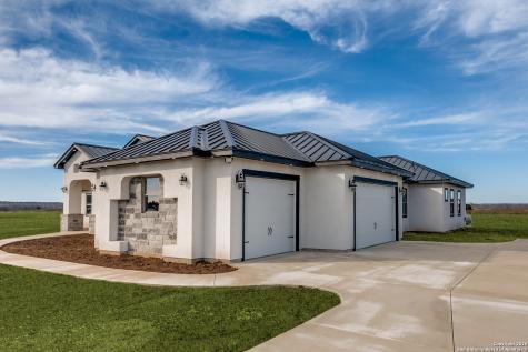 202 Venado Oaks Castroville TX 78009