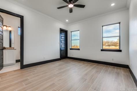 202 Venado Oaks Castroville TX 78009