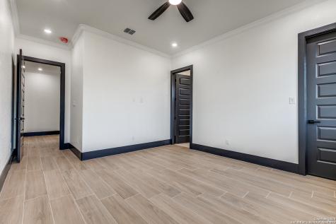 202 Venado Oaks Castroville TX 78009