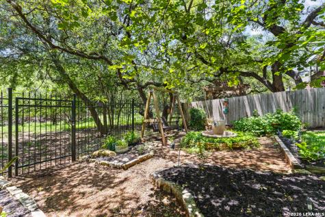 8618 Drayton Heights San Antonio TX 78254