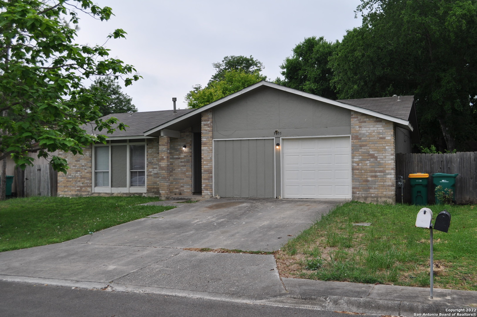 9835 N Meadow Street Converse TX 78109
