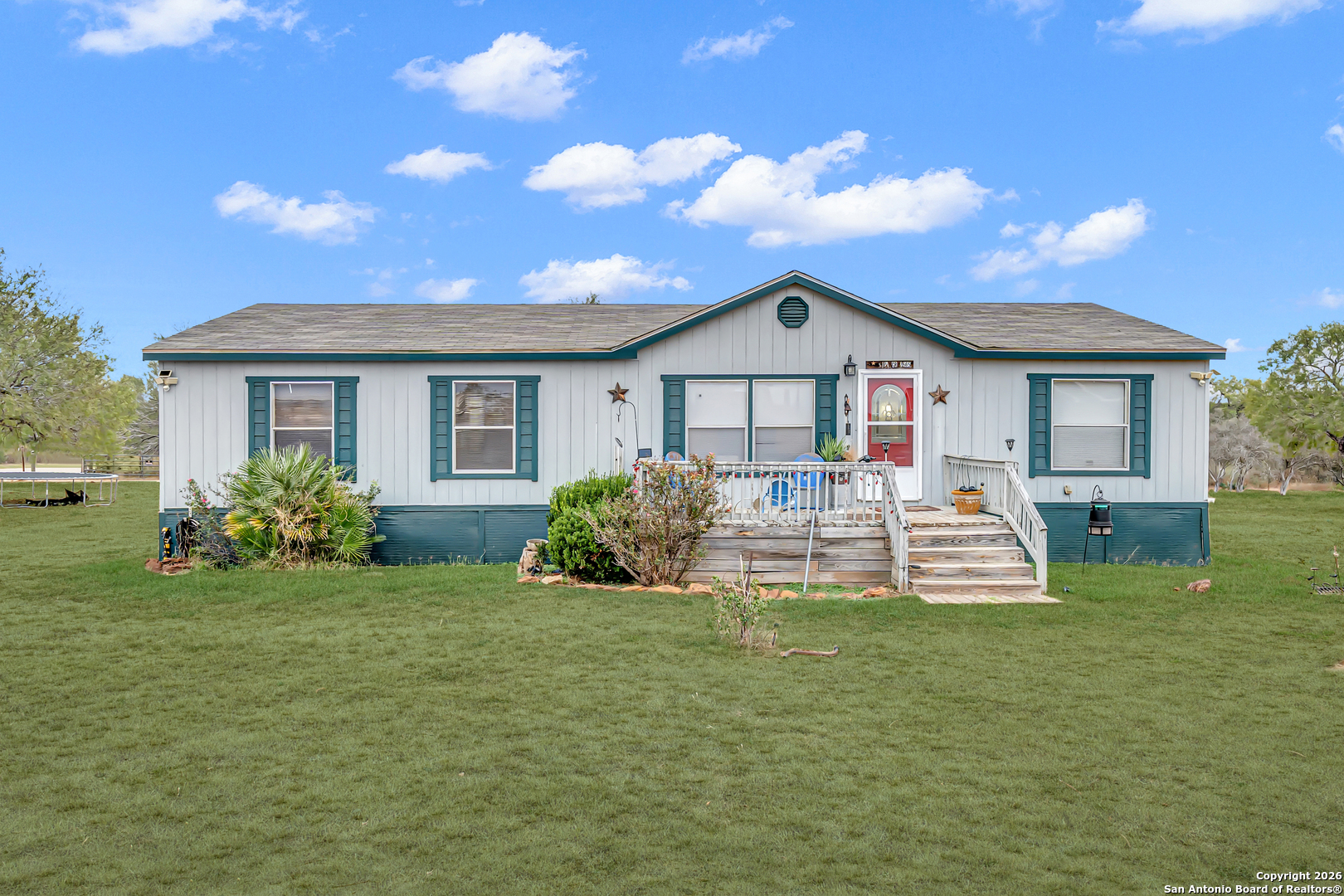 138 County Road 2665 Devine TX 78016