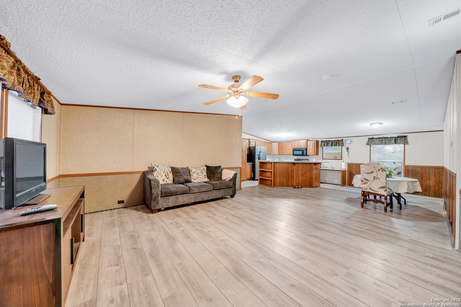 138 County Road 2665 Devine TX 78016