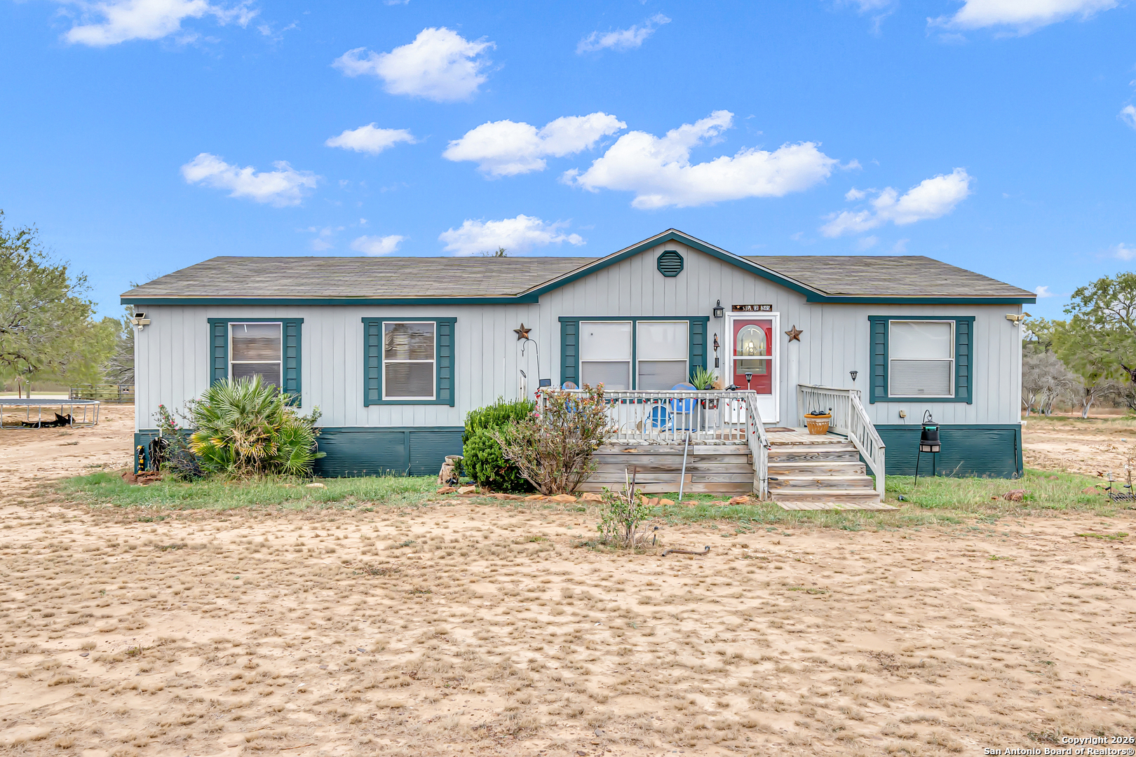 138 County Road 2665 Devine TX 78016