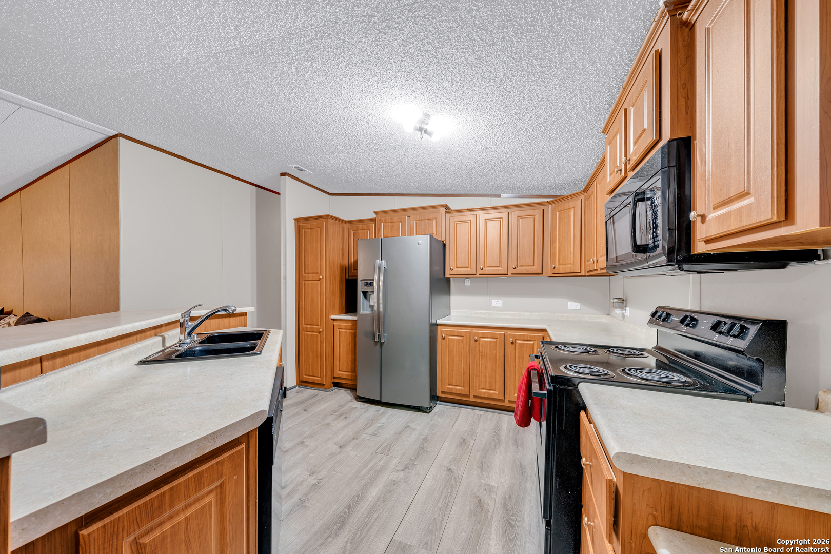 138 County Road 2665 Devine TX 78016