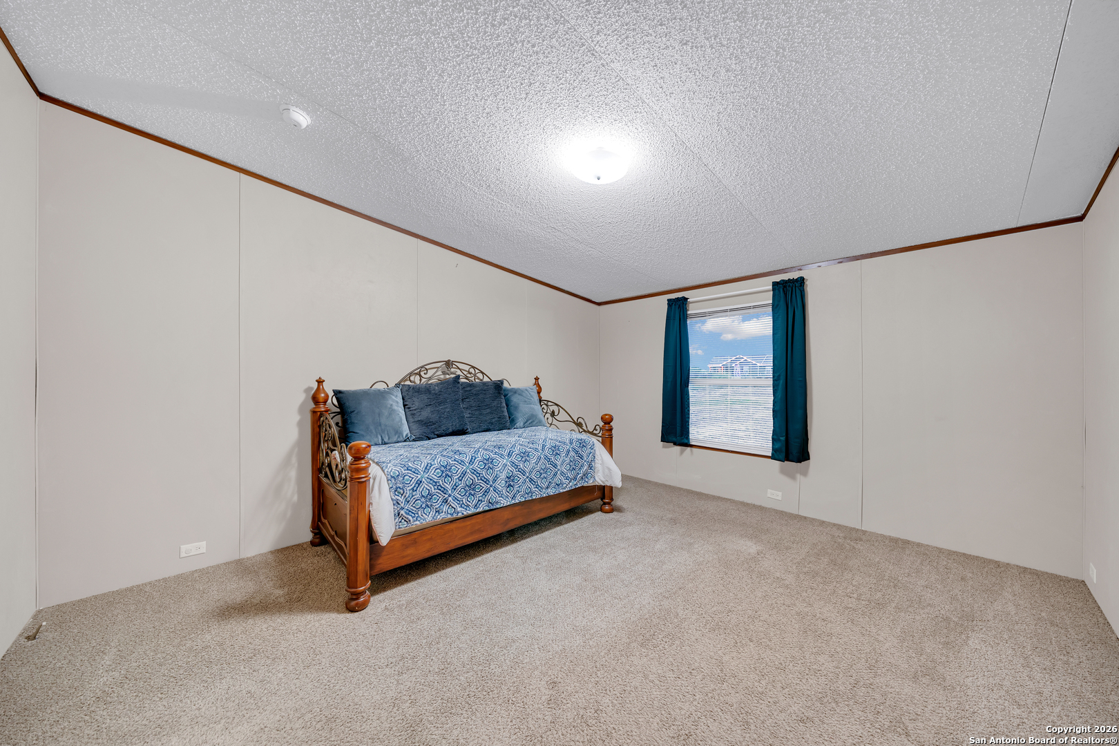 138 County Road 2665 Devine TX 78016