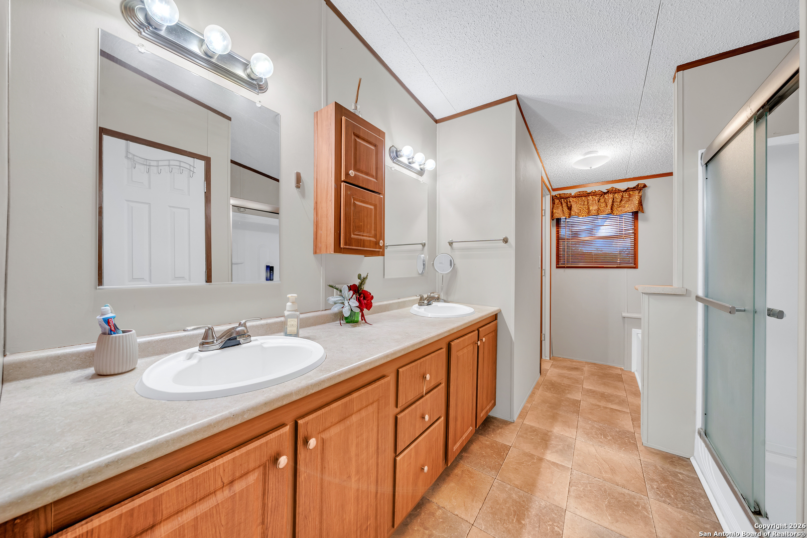 138 County Road 2665 Devine TX 78016