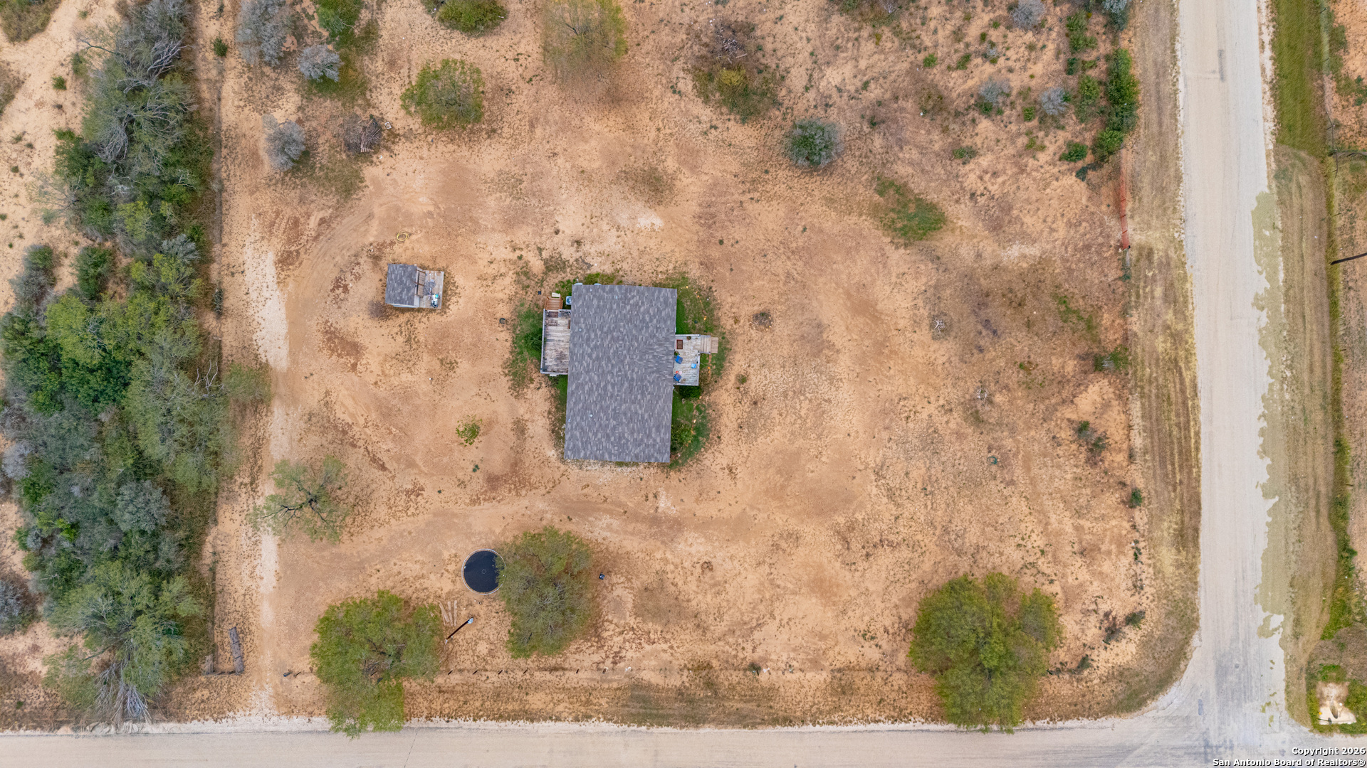 138 County Road 2665 Devine TX 78016