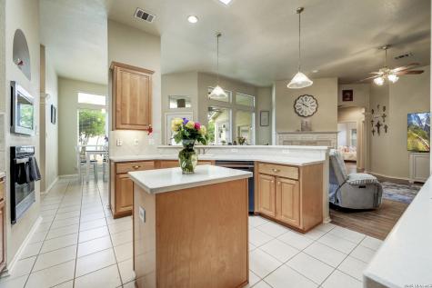 55 Amber Forest Hollywood Park TX 78232
