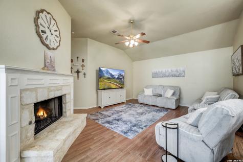 55 Amber Forest Hollywood Park TX 78232