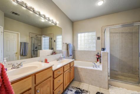 55 Amber Forest Hollywood Park TX 78232