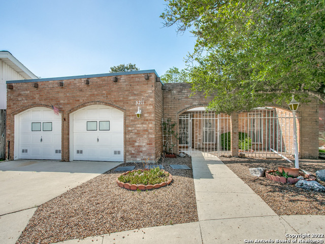5211 Metcalf Windcrest TX 78239