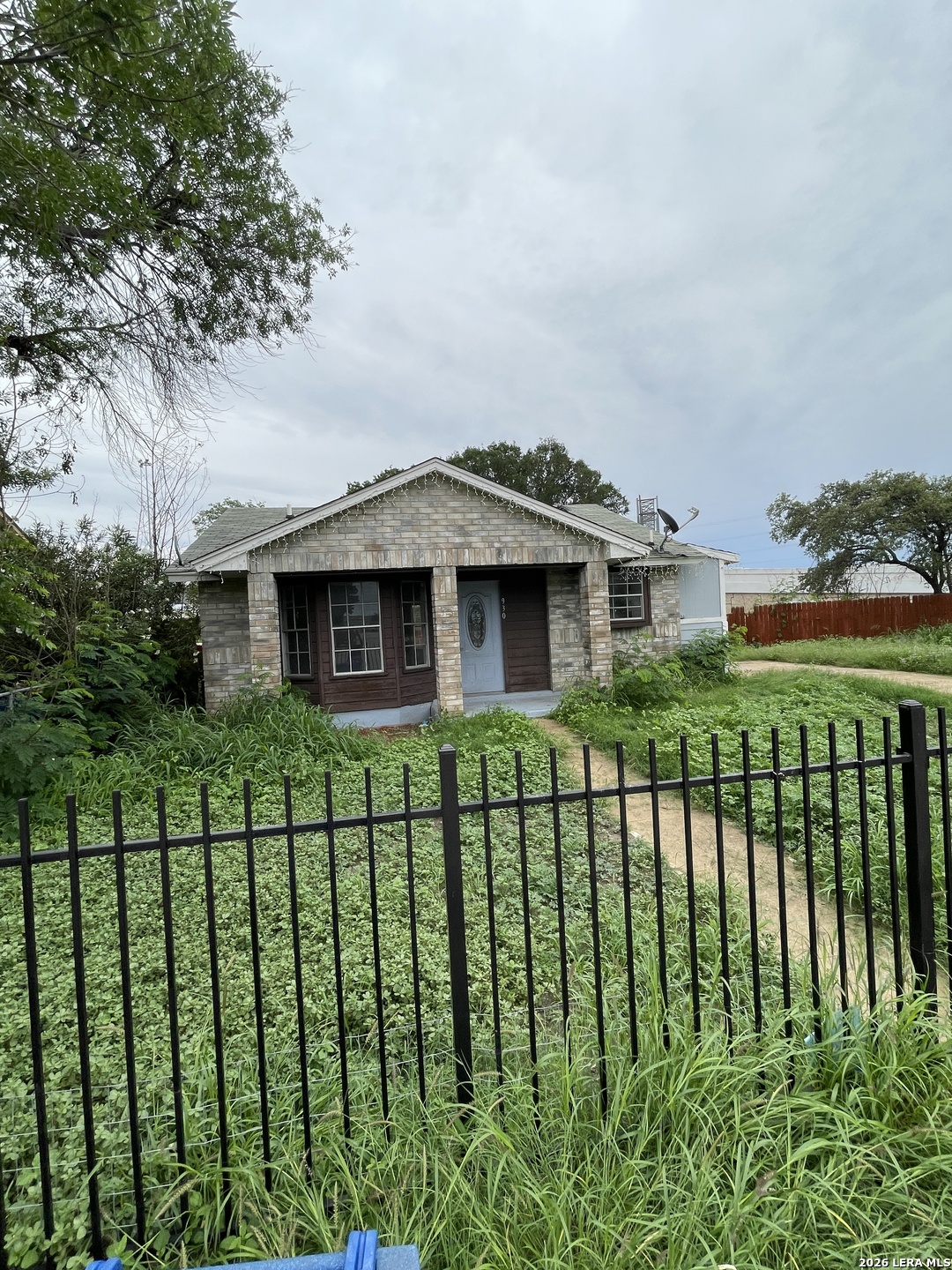 930 S Leona San Antonio TX 78207