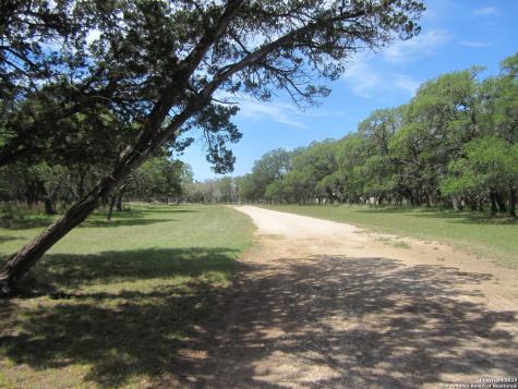 1318 Oakridge Lane Pipe Creek TX 78063