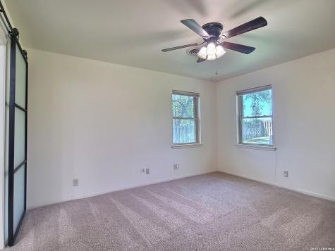 1117 Lake Drive Kerrville TX 78028