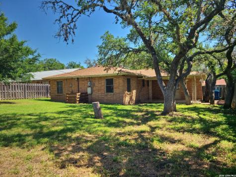 1117 Lake Drive Kerrville TX 78028